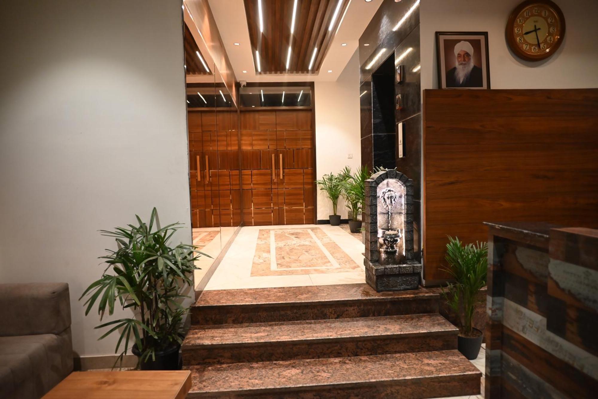 Hotel Lake View Chandīgarh Eksteriør bilde