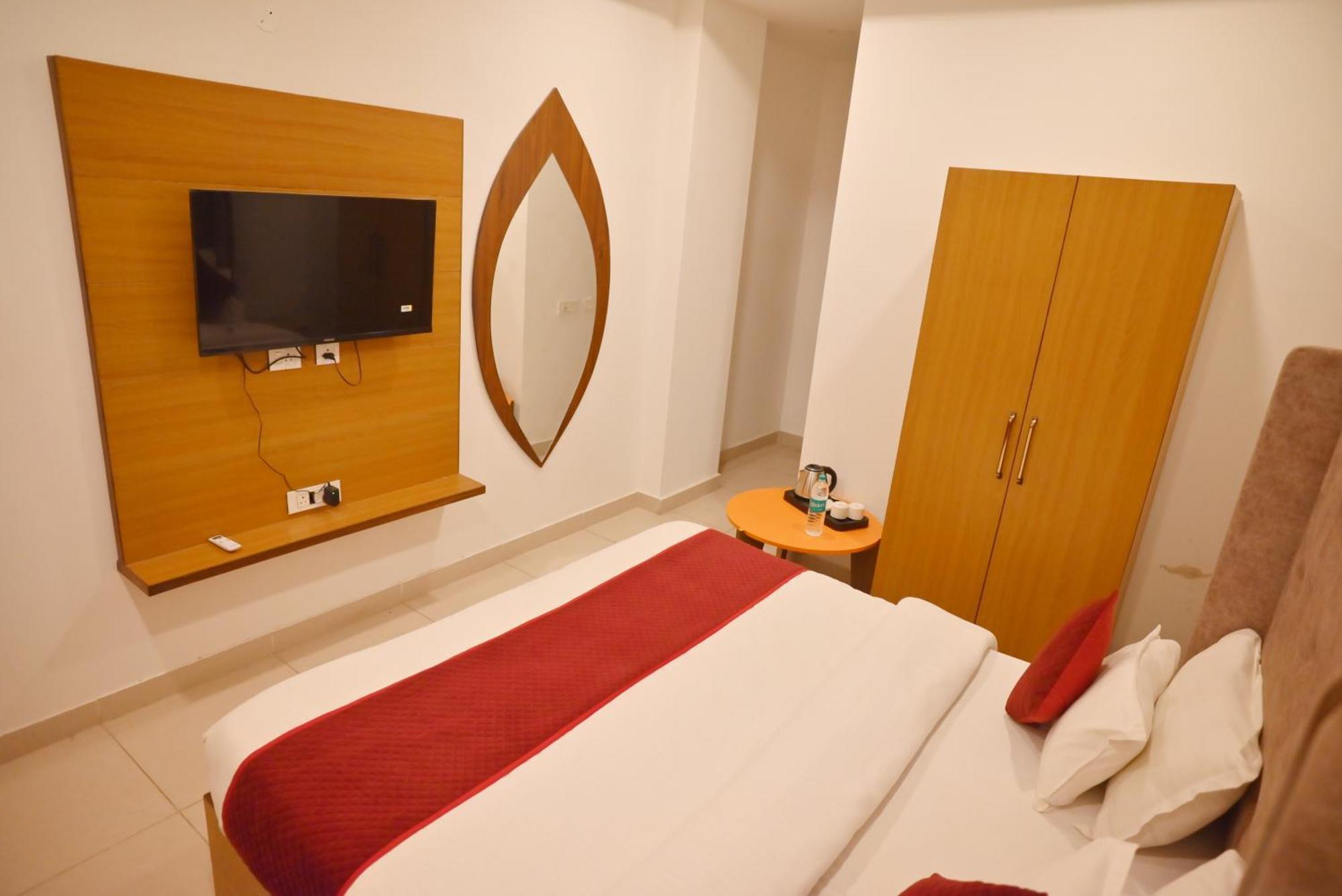 Hotel Lake View Chandīgarh Eksteriør bilde
