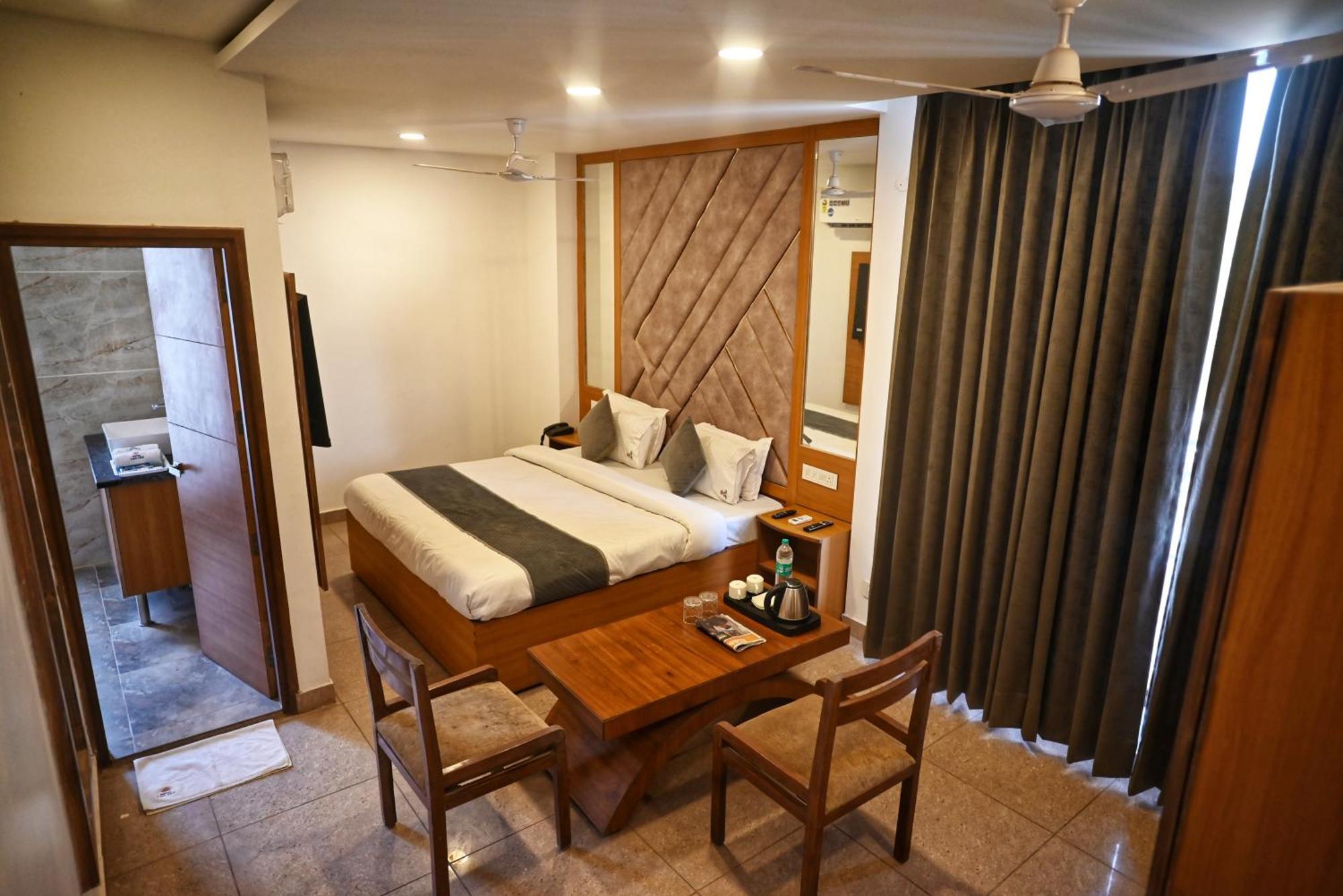 Hotel Lake View Chandīgarh Eksteriør bilde