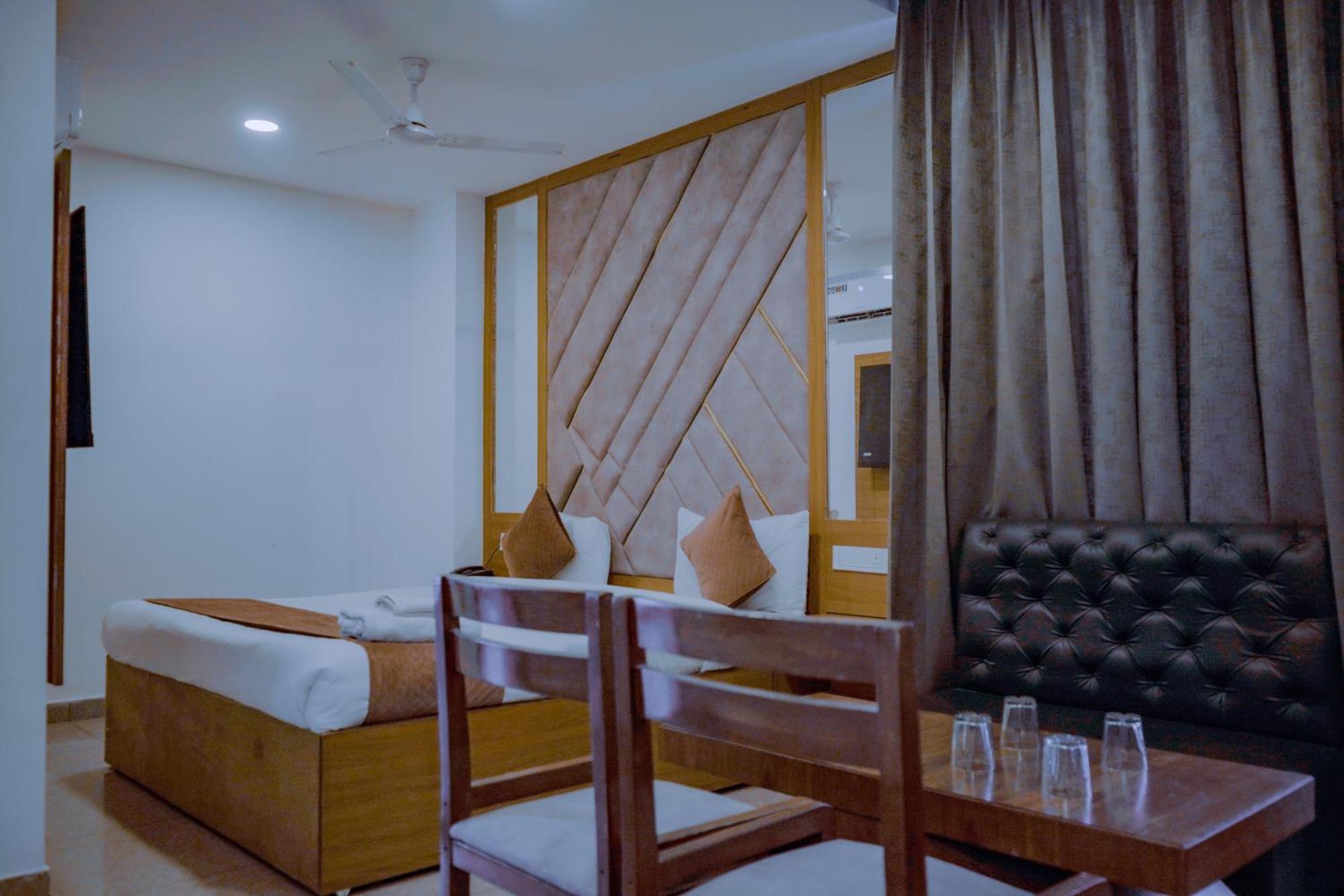 Hotel Lake View Chandīgarh Eksteriør bilde